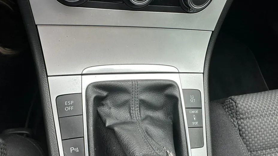 VOLKSWAGEN Passat -