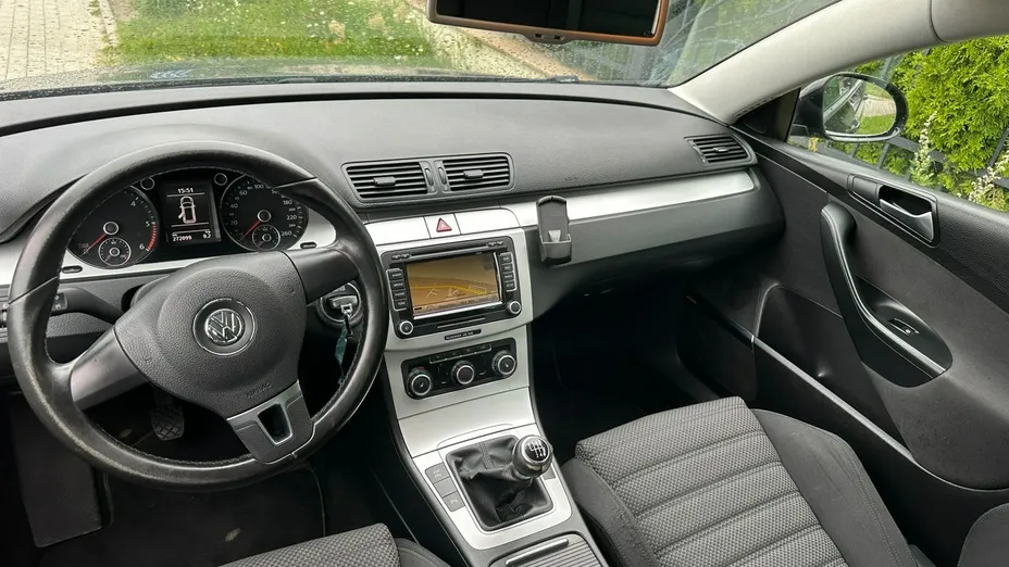 VOLKSWAGEN Passat -