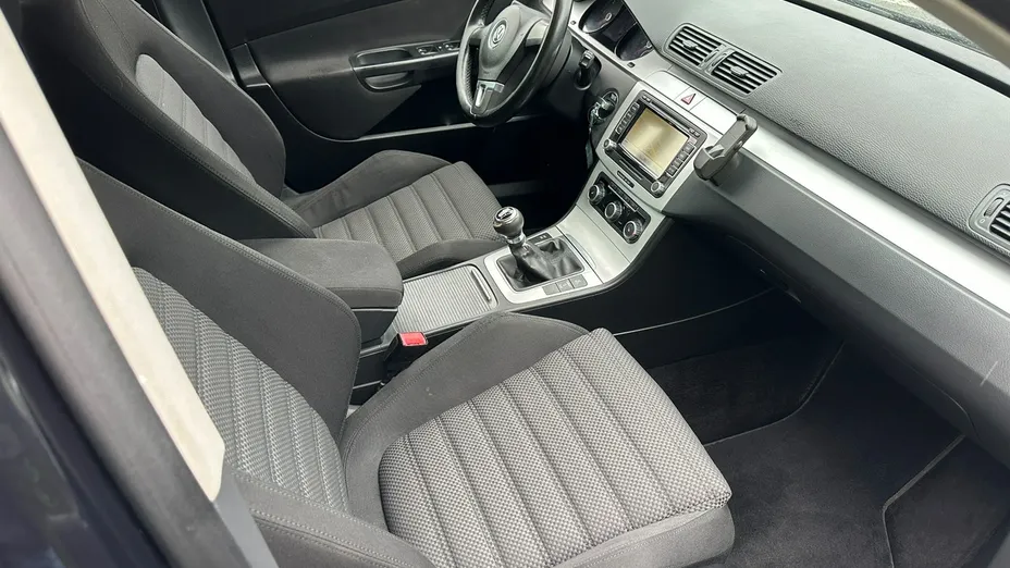 VOLKSWAGEN Passat -