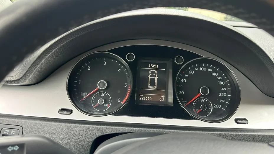 VOLKSWAGEN Passat -