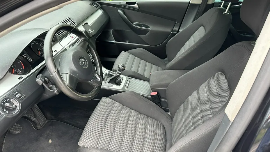VOLKSWAGEN Passat -