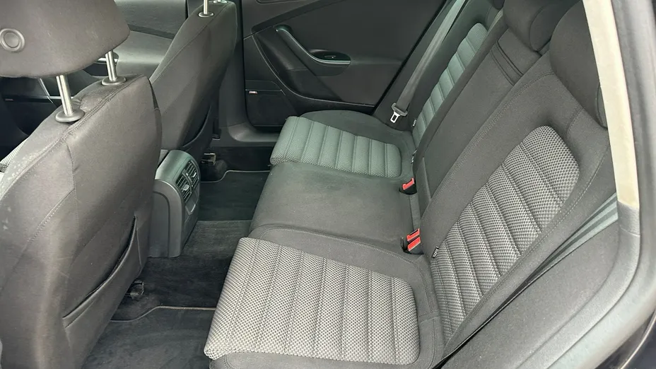VOLKSWAGEN Passat -