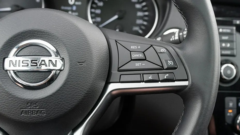 NISSAN Qashqai -