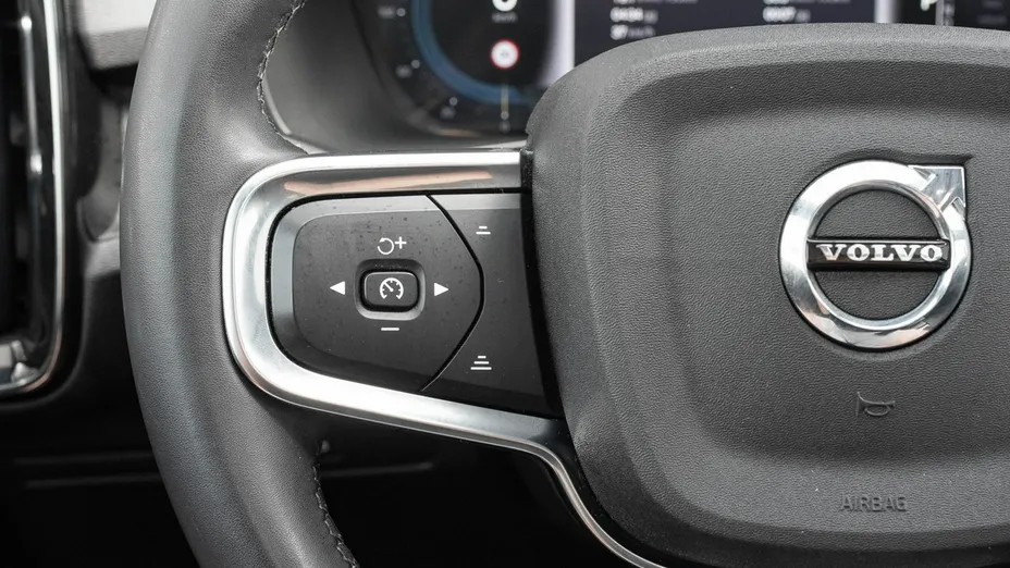 VOLVO XC40 -