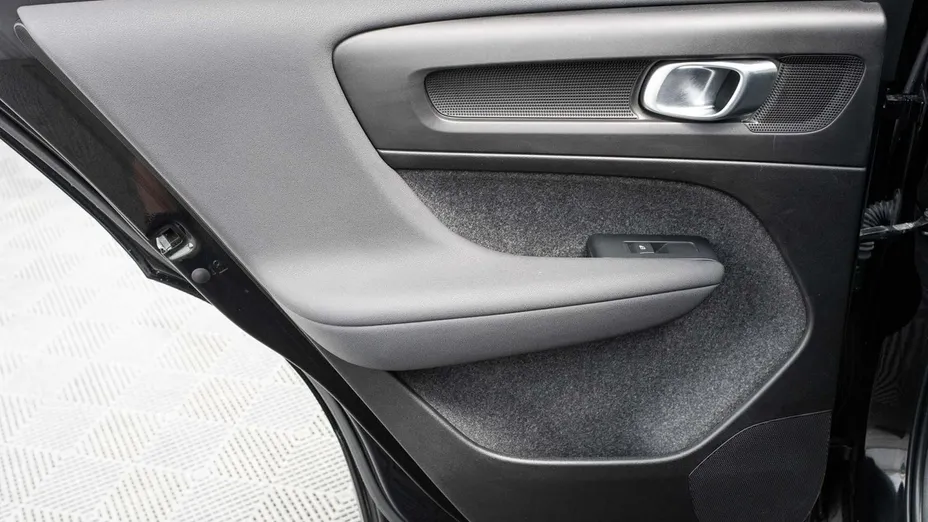 VOLVO XC40 -