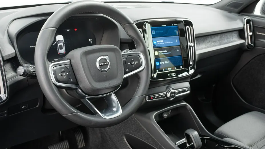 VOLVO XC40 -