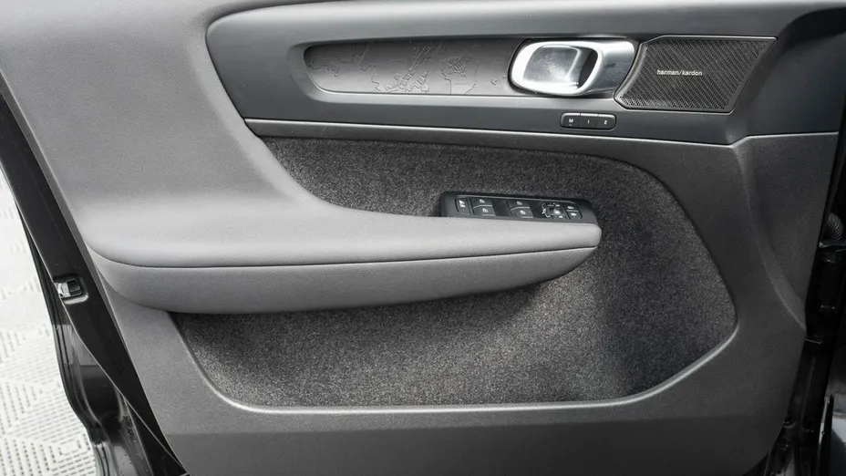 VOLVO XC40 -