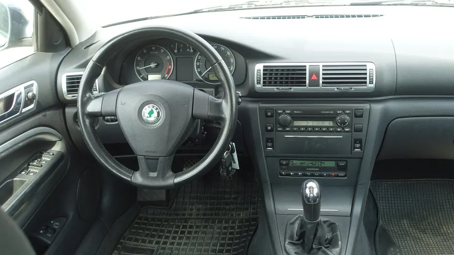 SKODA Superb -