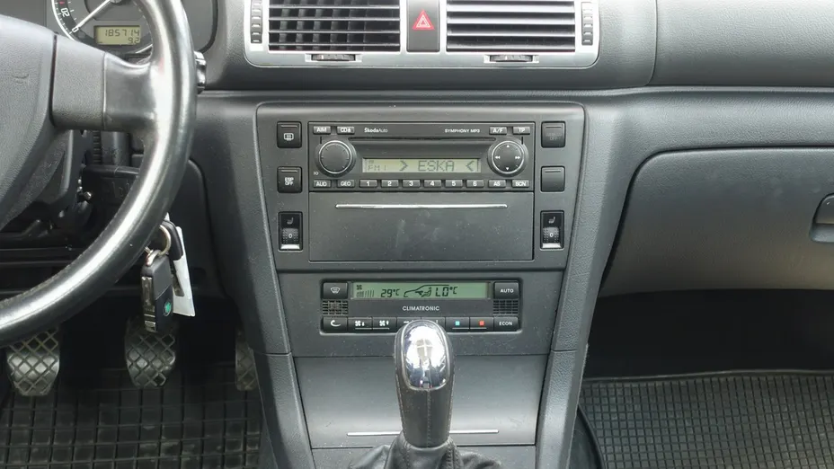 SKODA Superb -
