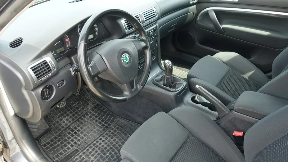 SKODA Superb -