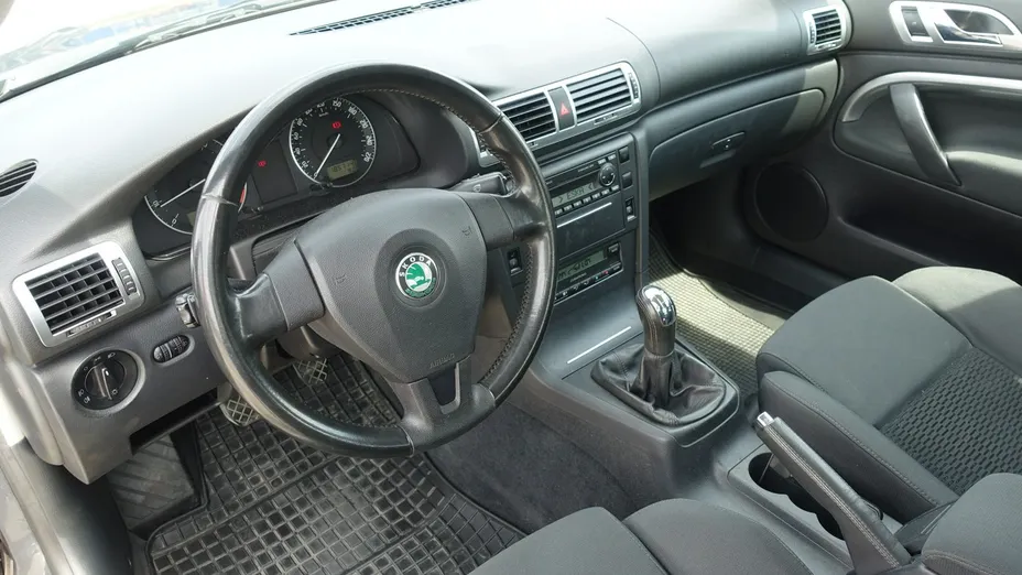 SKODA Superb -