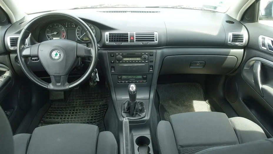 SKODA Superb -