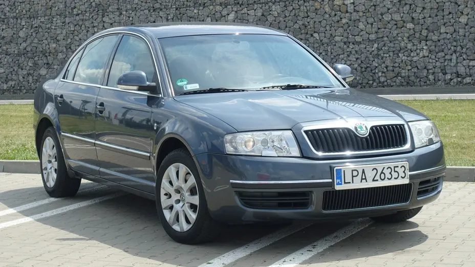 SKODA Superb -