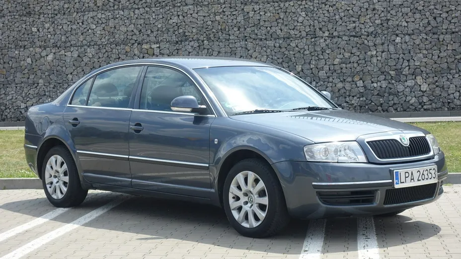 SKODA Superb -