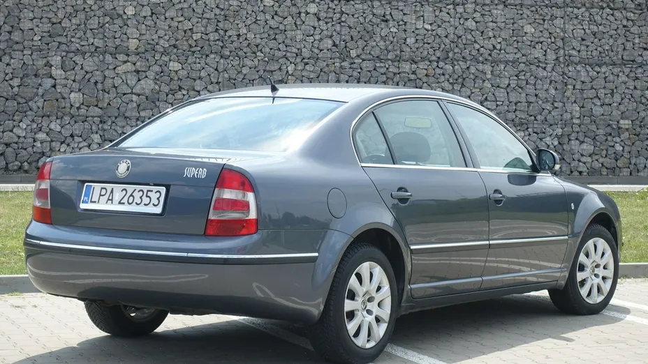 SKODA Superb -