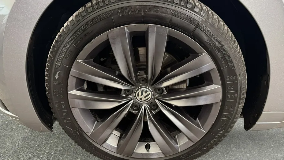 VOLKSWAGEN Arteon -