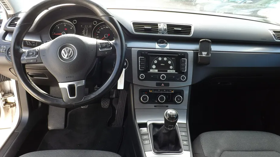 VOLKSWAGEN Passat -