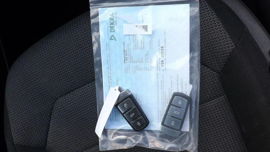 VOLKSWAGEN Passat -
