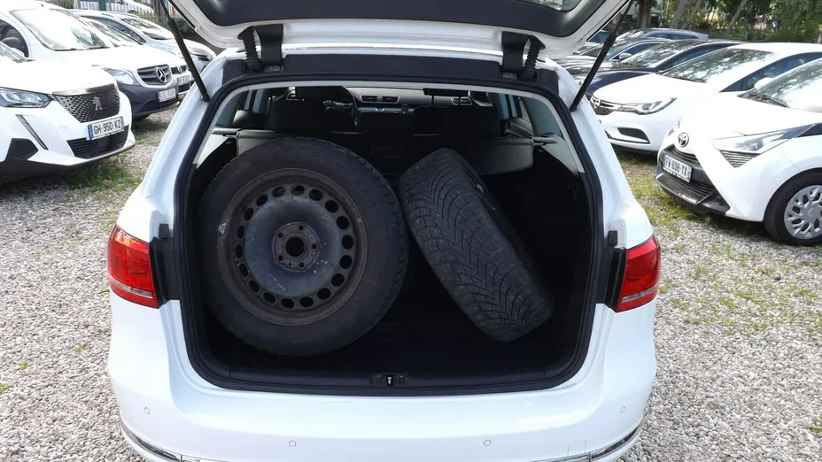 VOLKSWAGEN Passat -