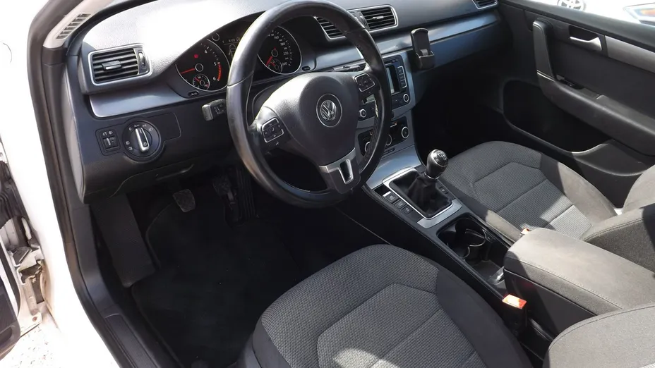 VOLKSWAGEN Passat -