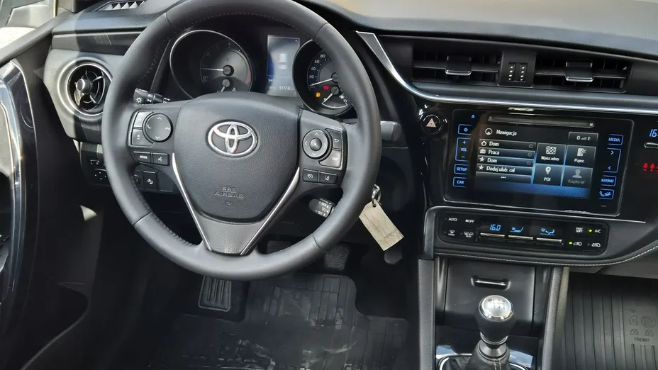 TOYOTA Auris -