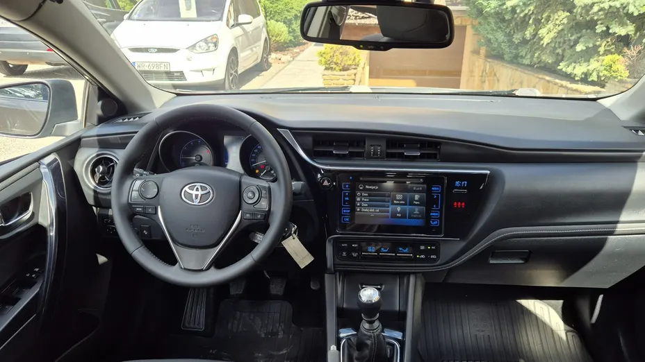 TOYOTA Auris -