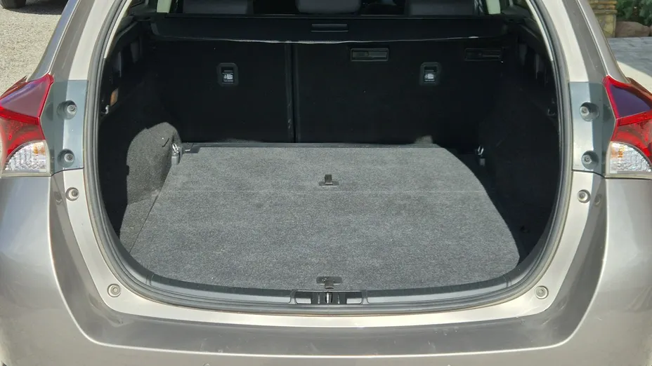 TOYOTA Auris -