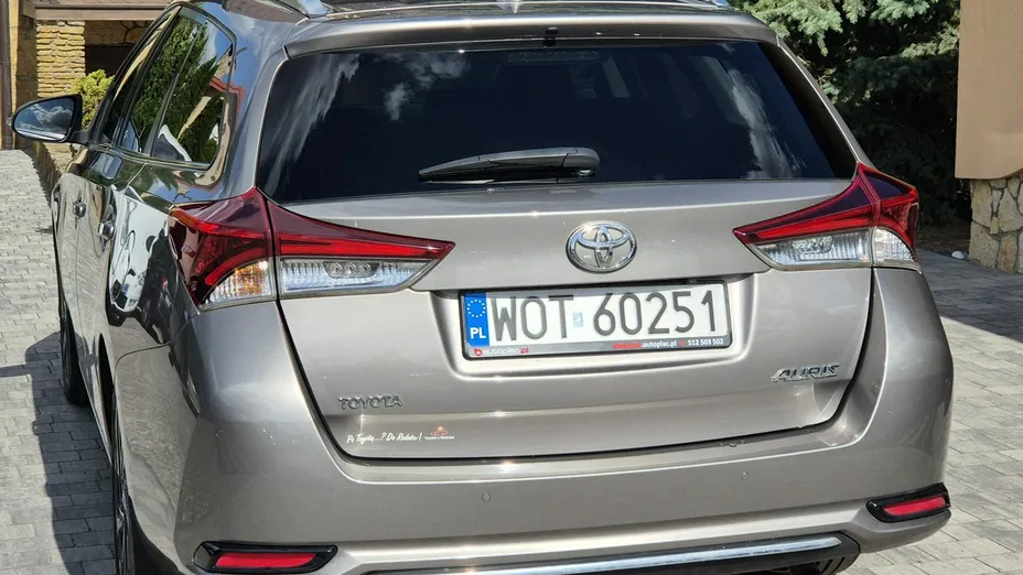 TOYOTA Auris -