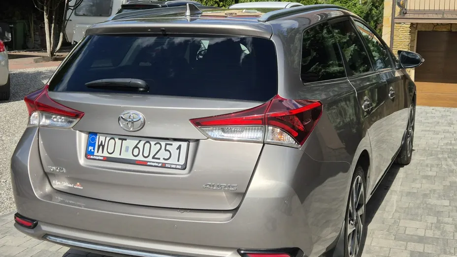 TOYOTA Auris -