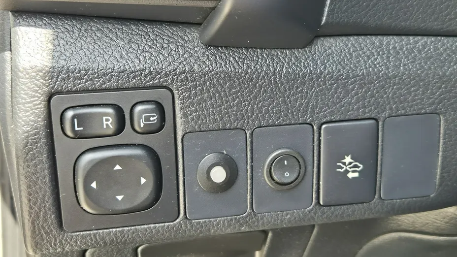 TOYOTA Auris -