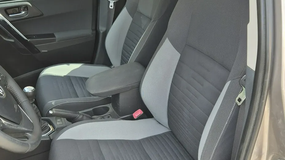 TOYOTA Auris -