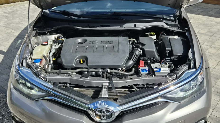 TOYOTA Auris -