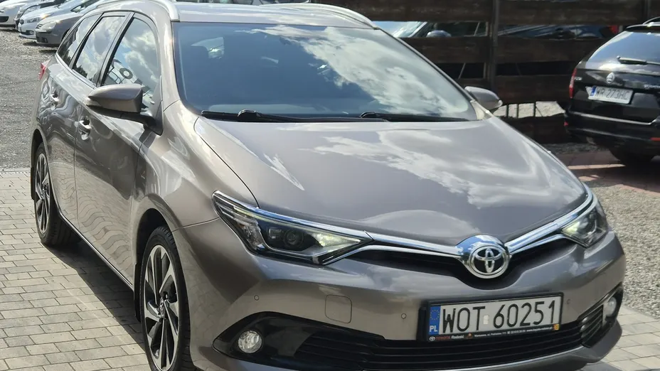 TOYOTA Auris -