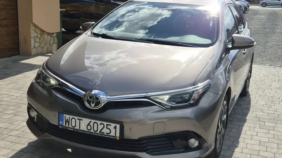 TOYOTA Auris -