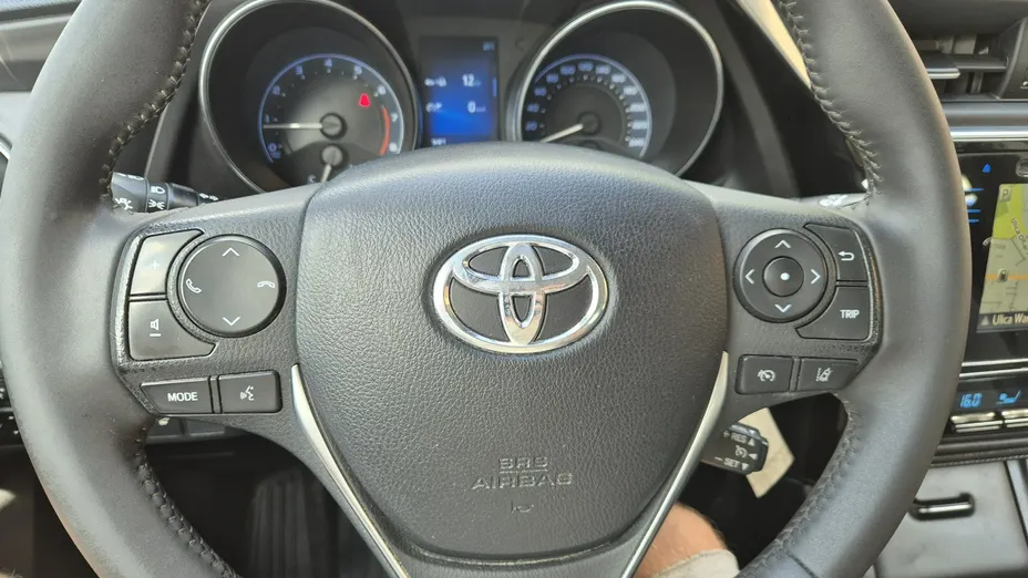 TOYOTA Auris -