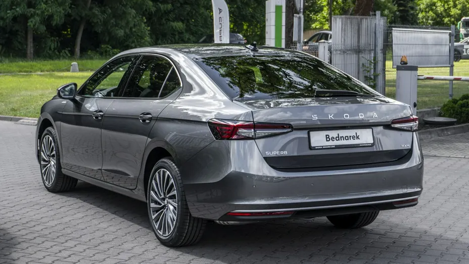 SKODA Superb -