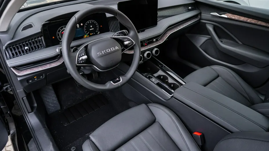 SKODA Superb -