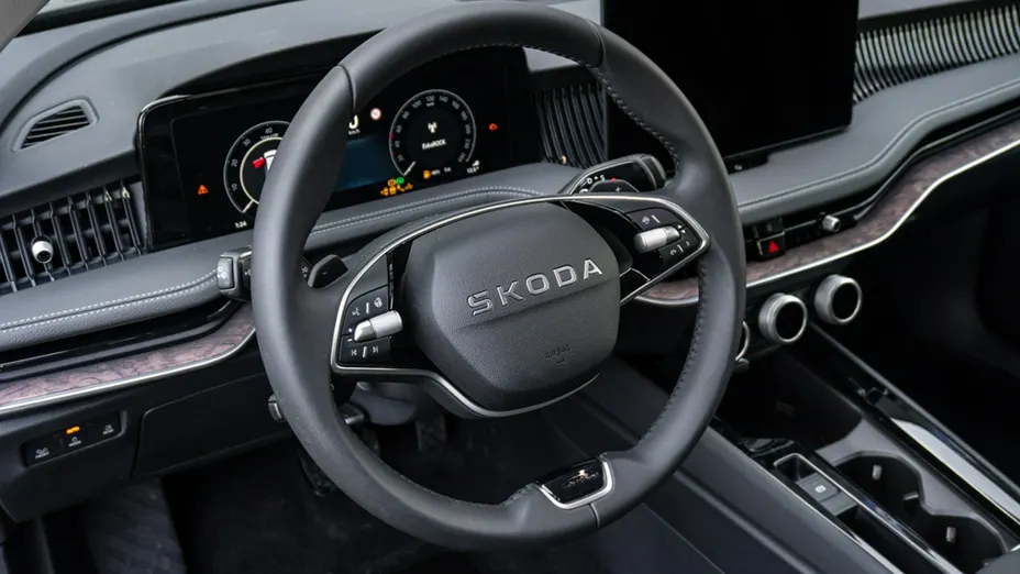 SKODA Superb -