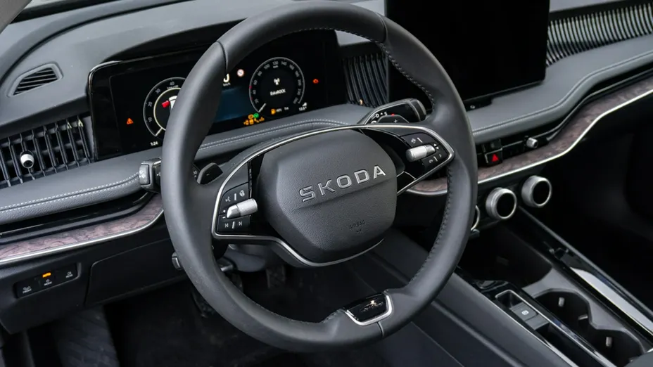 SKODA Superb -