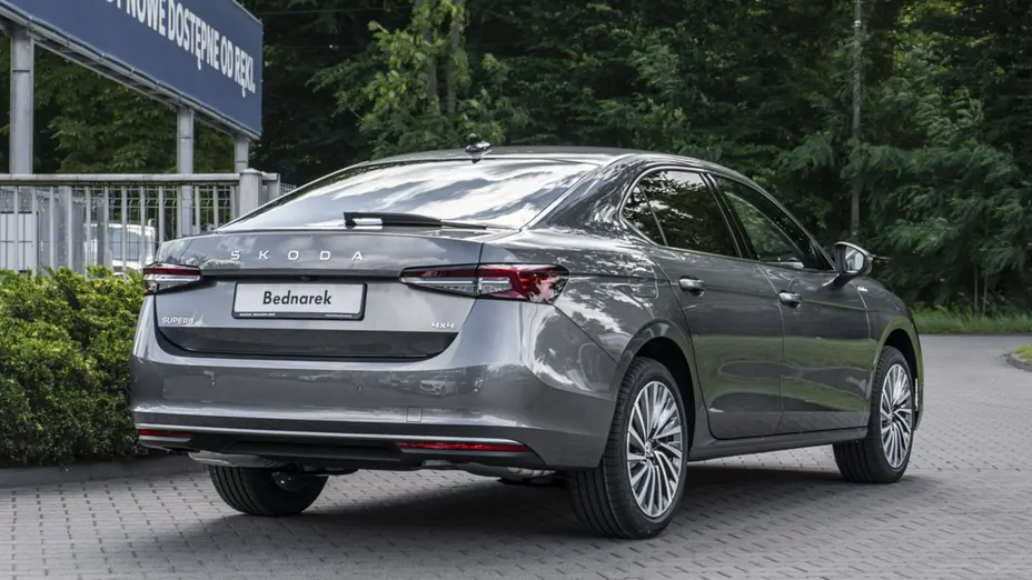 SKODA Superb -