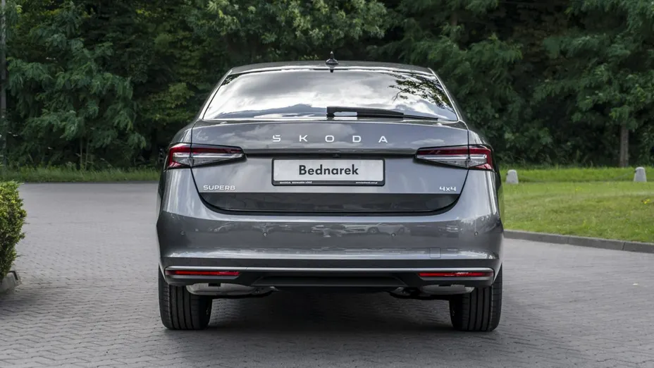 SKODA Superb -
