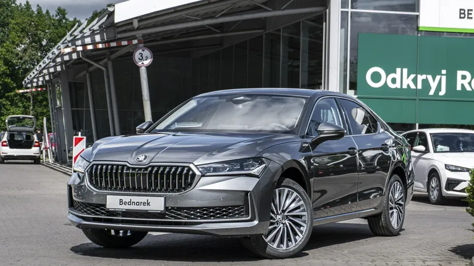 SKODA Superb -