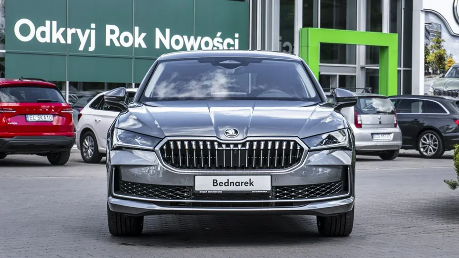 SKODA Superb -