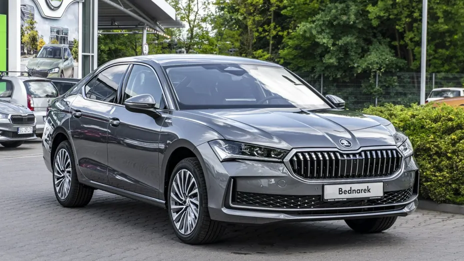 SKODA Superb -