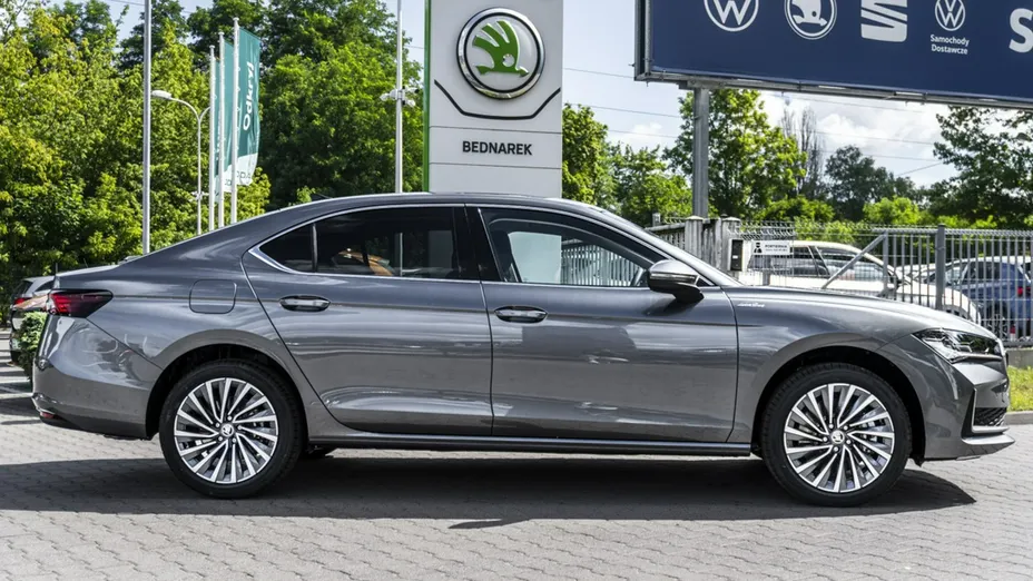 SKODA Superb -