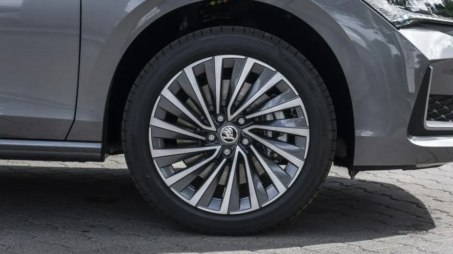 SKODA Superb -