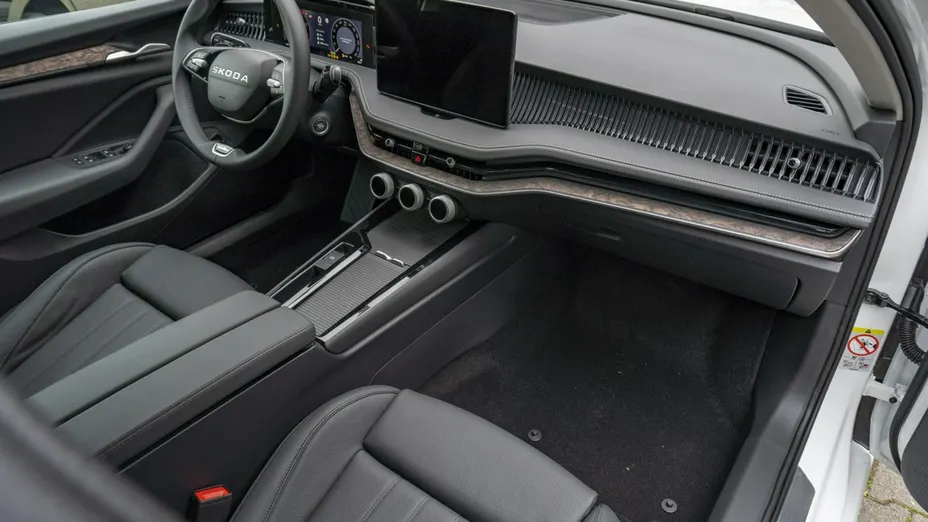 SKODA Superb -