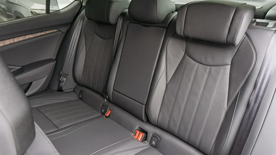 SKODA Superb -