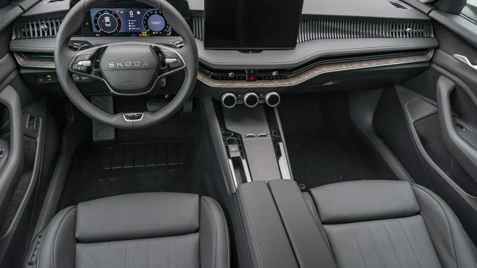 SKODA Superb -