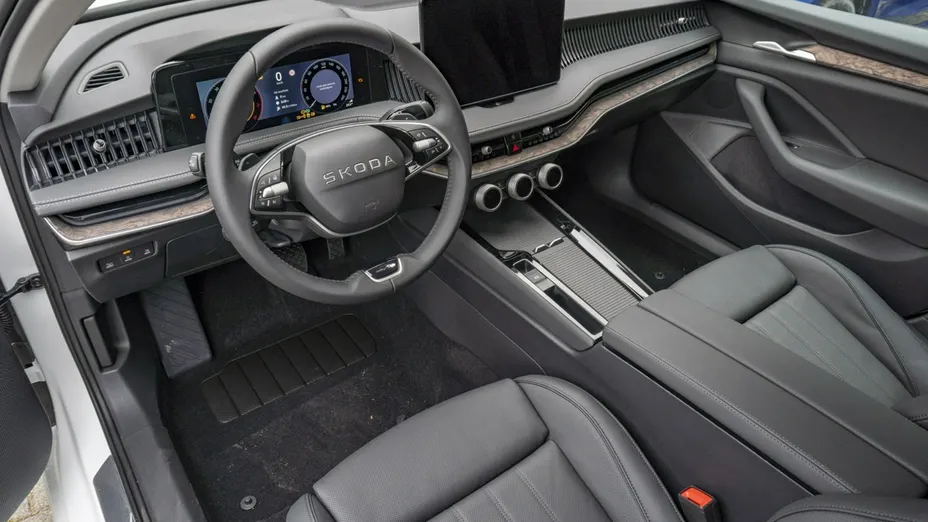 SKODA Superb -